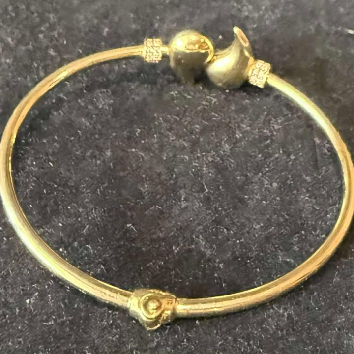 18K Yellow Gold Teardrop Design Bangle