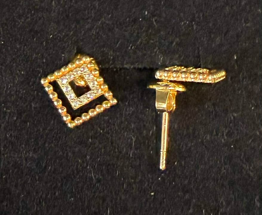 18K Yellow Gold Stud Earrings - Image 3
