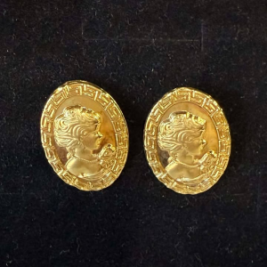 18K Yellow Gold stud Earrings
