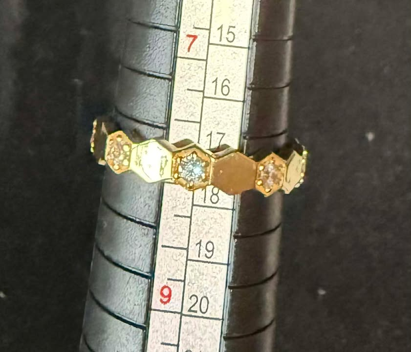 18K Yellow Gold Ladies Ring - Image 2
